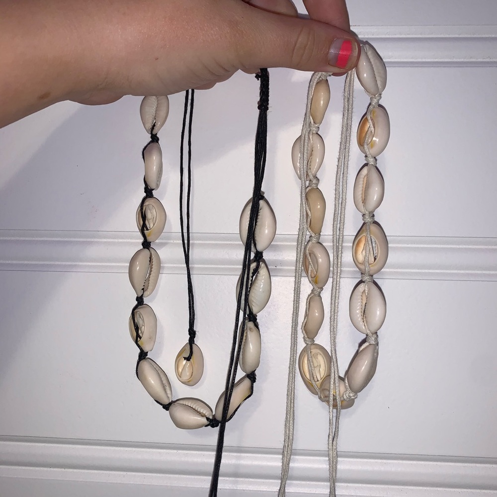 4 FOR $25⭐️
Shell Necklaces - Picture 4 of 6